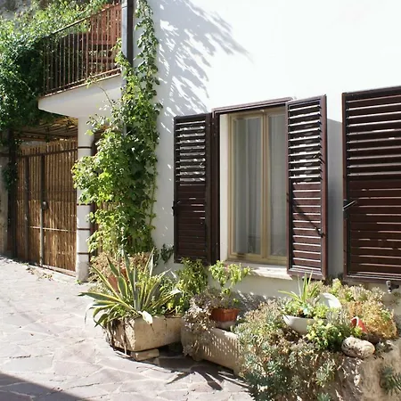 Holiday home Apricot House *